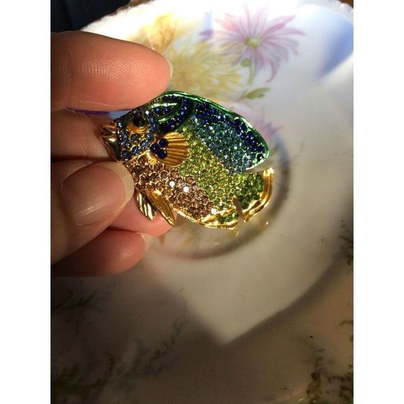 NWT Rhinestone Fish Brooch Pin 2” Gold Multi Color Rhinestone Fish - Picture 15 of 16